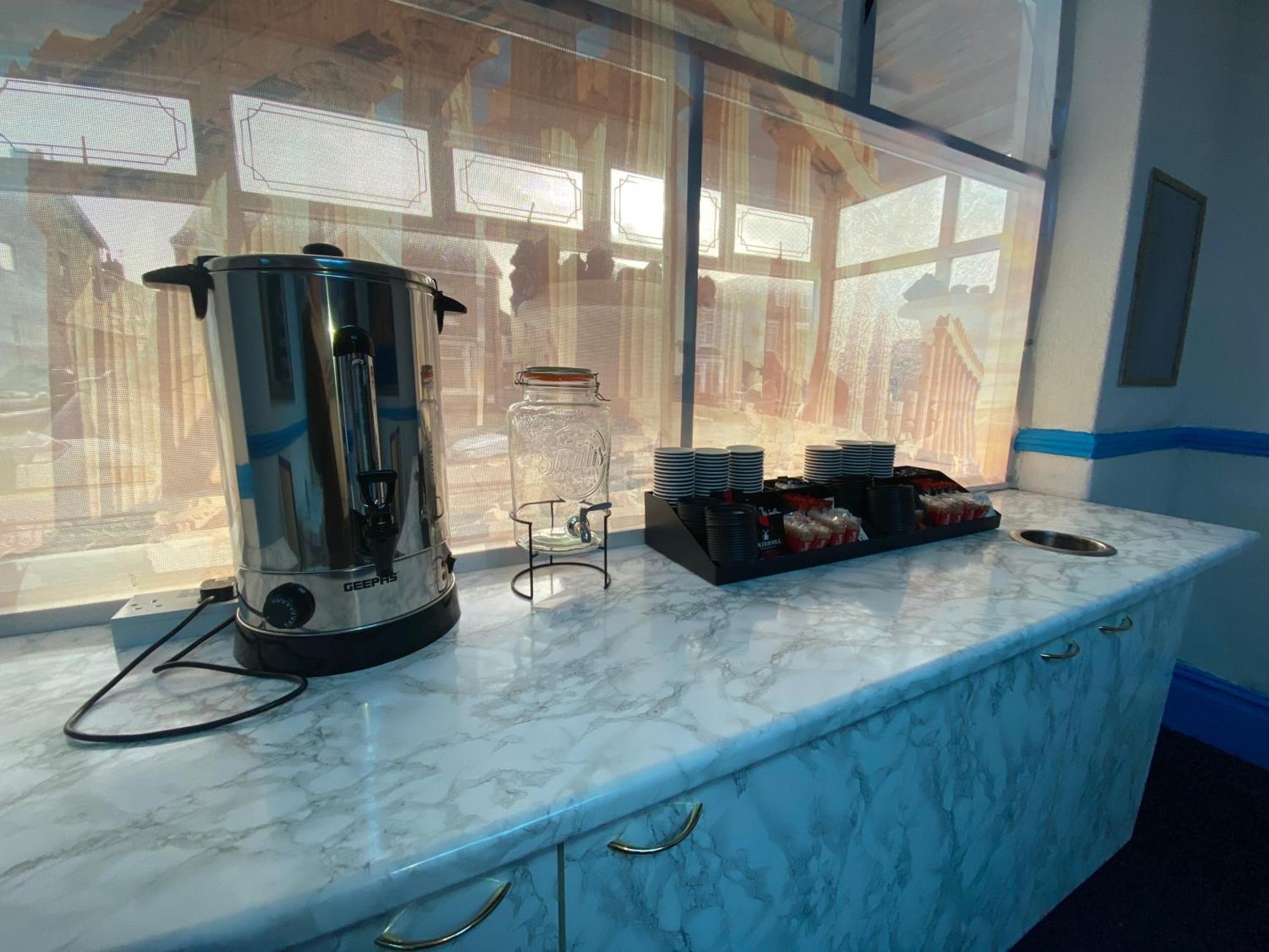 The New Athena Hotel Блекпул Екстериор снимка